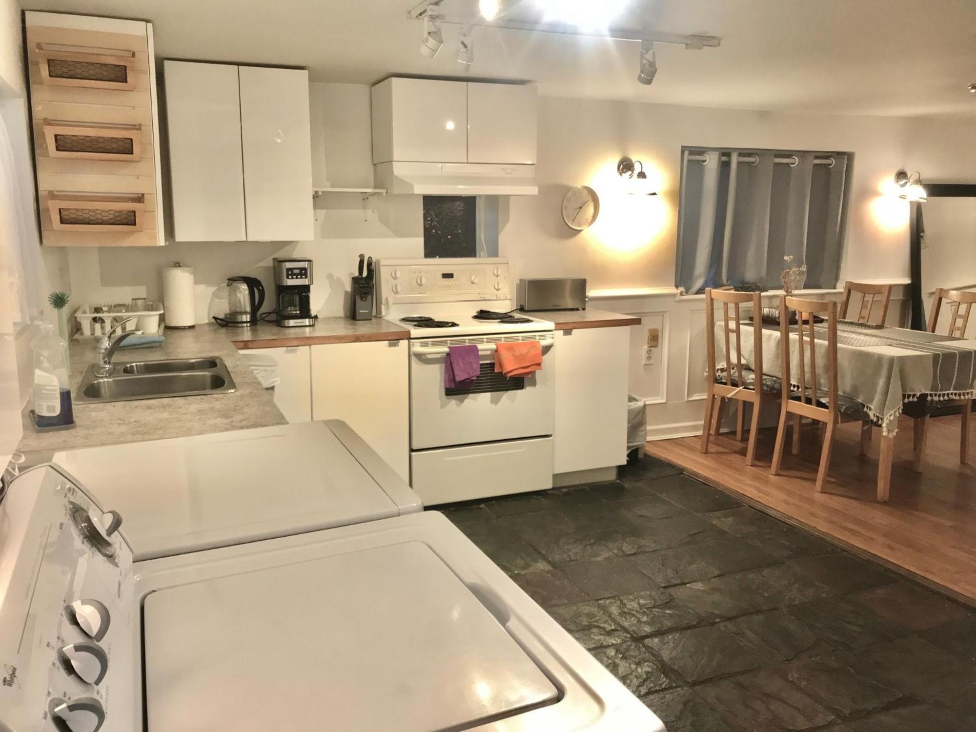 Heart Of Kitsilano Area,5 Mins Walk To Kits Beach,No Share With Other People Stay Vancouver Exterior photo